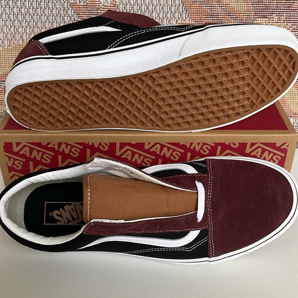 Vans Men’s Old Skool
Color Block Black/Brown
VN0007NTYS8
Sneakers - Picture 12 of 16